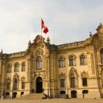 Perú aprueba régimen obligatorio de control de fusiones