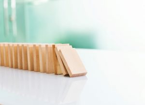 Fusiones en tiempos de crisis bajo la mirada de la autoridad, del abogado de ejercicio privado y de la academia