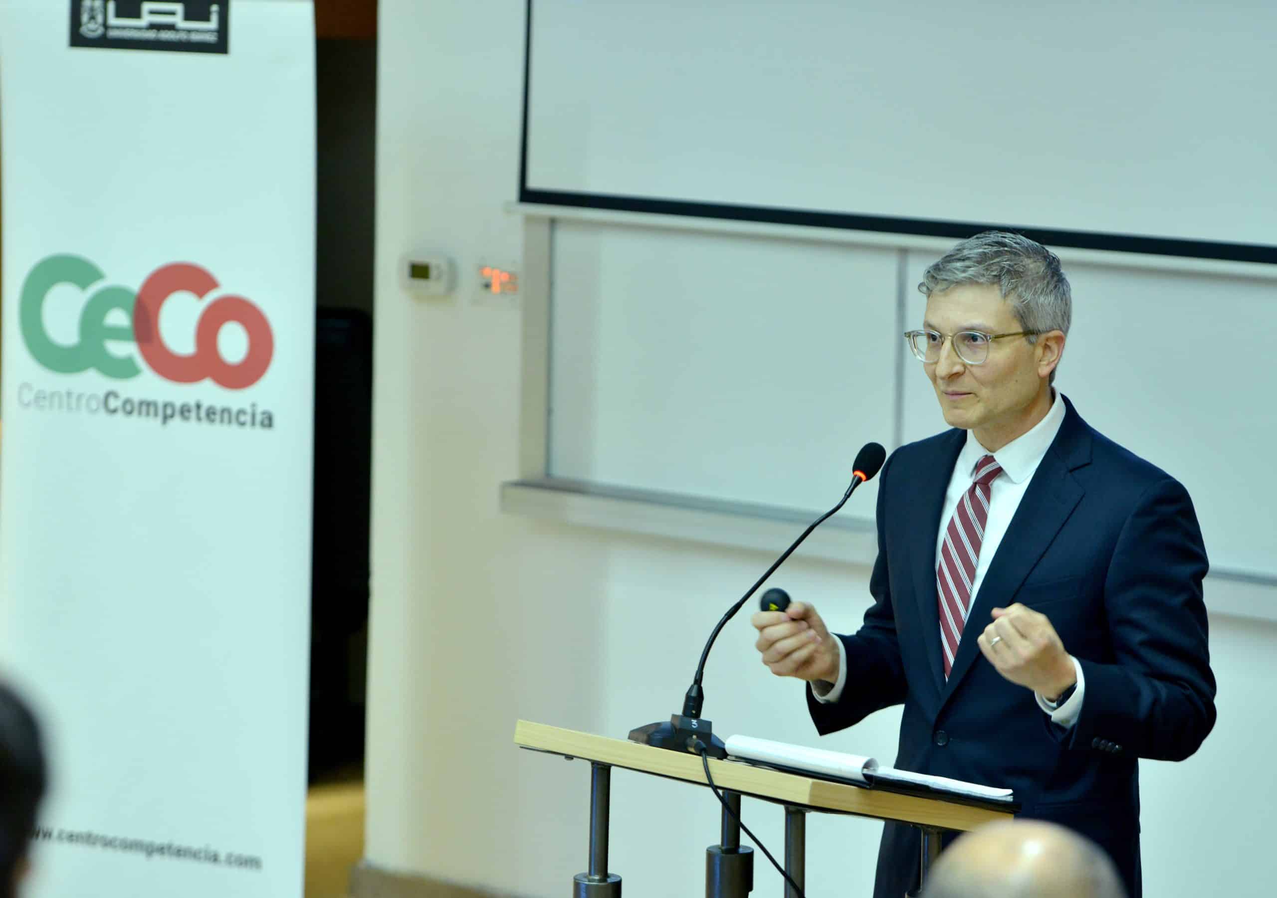 Clase Magistral: Análisis económico del Derecho Público con Michael Gilbert (26 jun 2025)